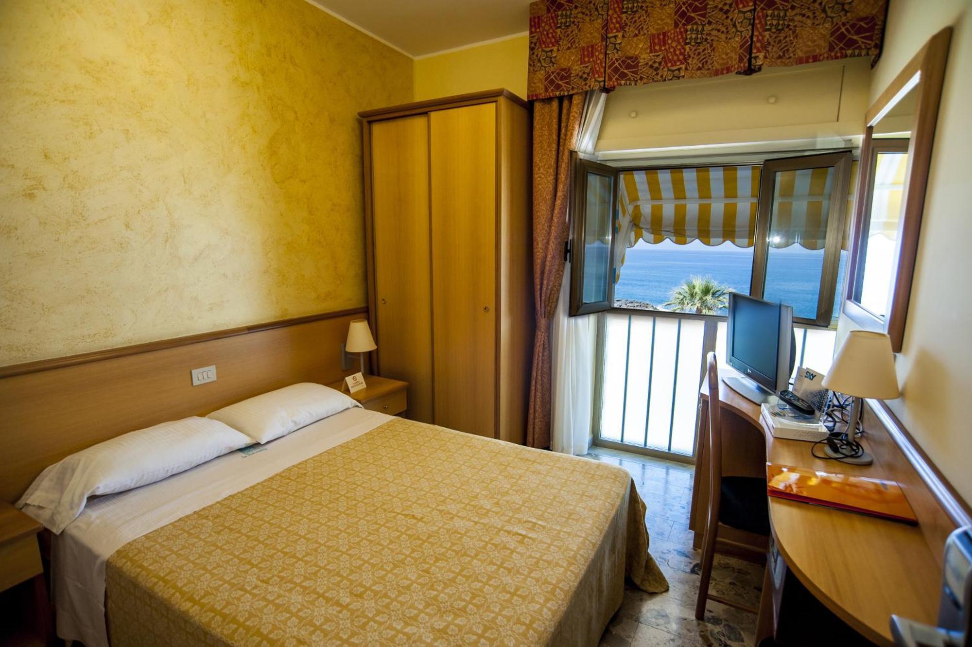 Hotel La Tonnara Amantea Zimmer foto
